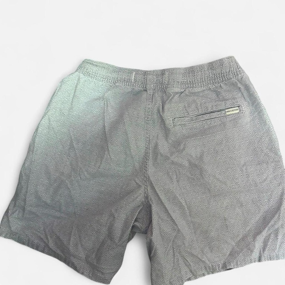 Hollister Men's Blue and White Patterned Linen Blend Shorts - Picture 2 of 3